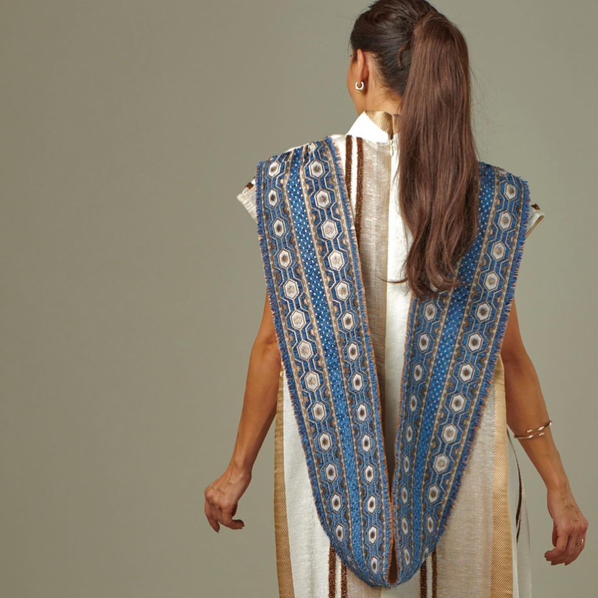 Tassel-back striped kaftan